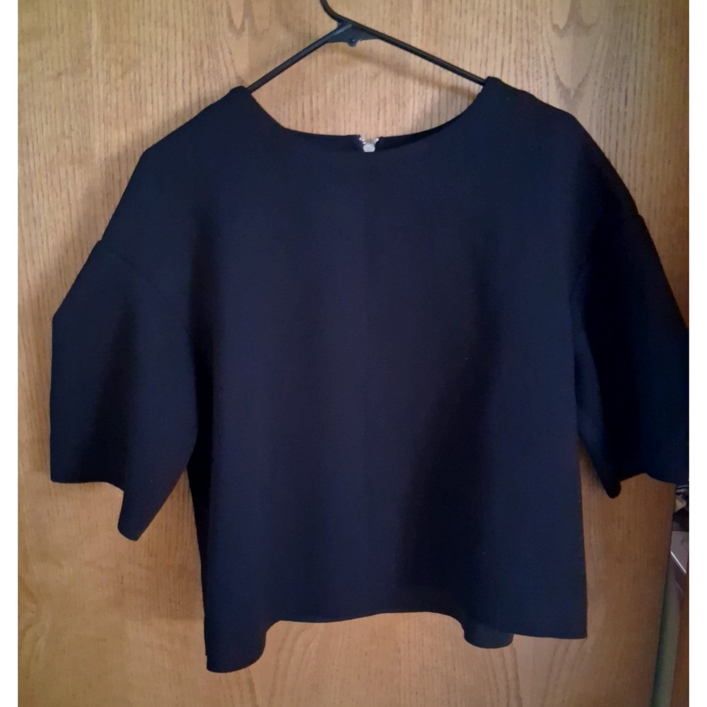 GRACIA Trendy Boxy Crop Dressy Black Top size Medium - thick fabric Back Zip